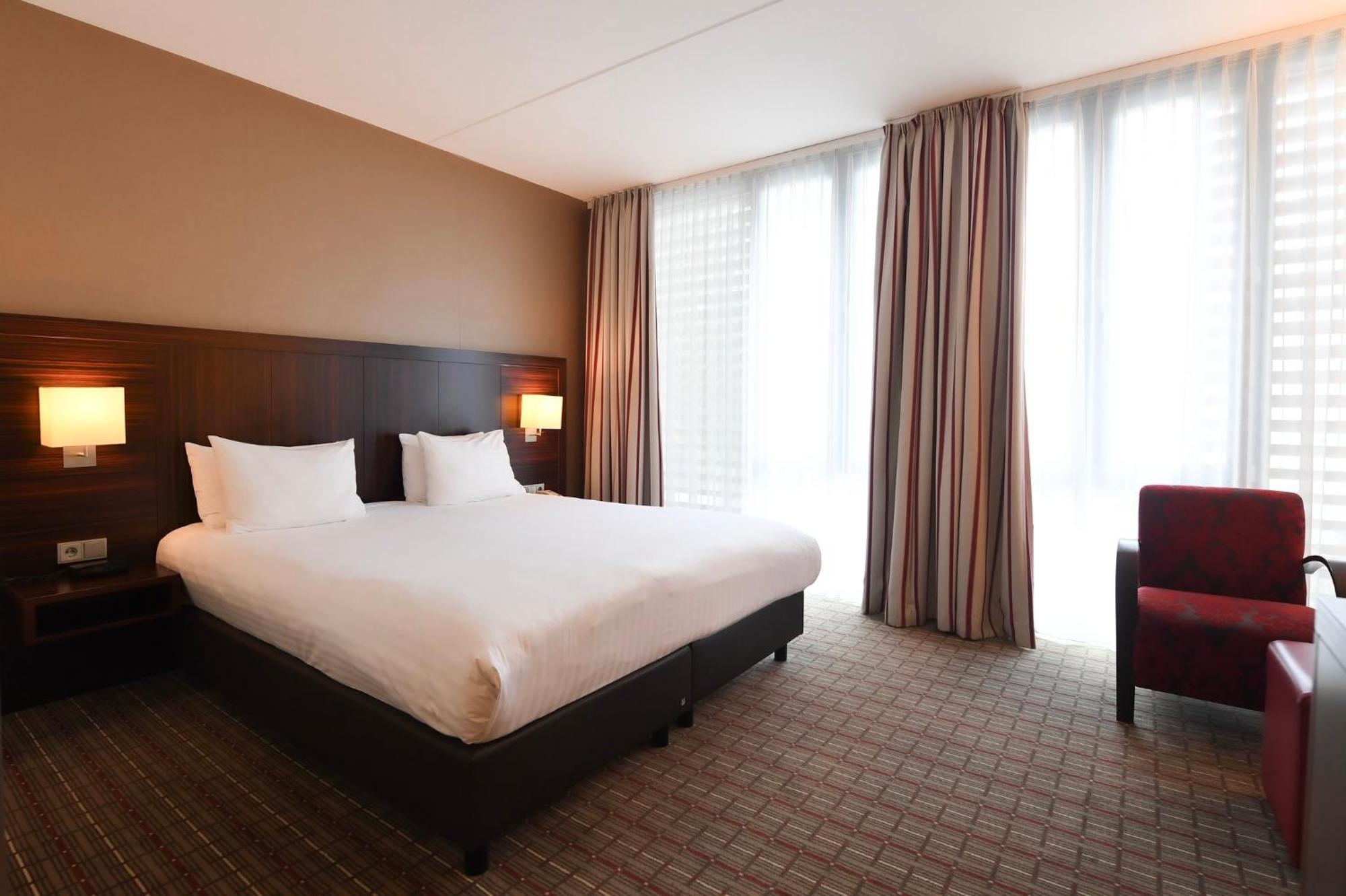 Crowne Plaza Maastricht By Ihg Hotel Bagian luar foto