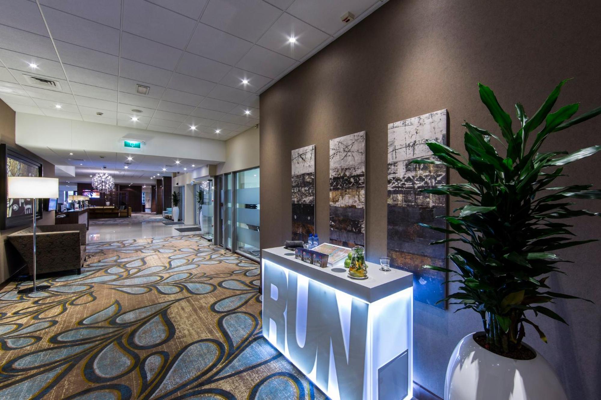 Crowne Plaza Maastricht By Ihg Hotel Bagian luar foto