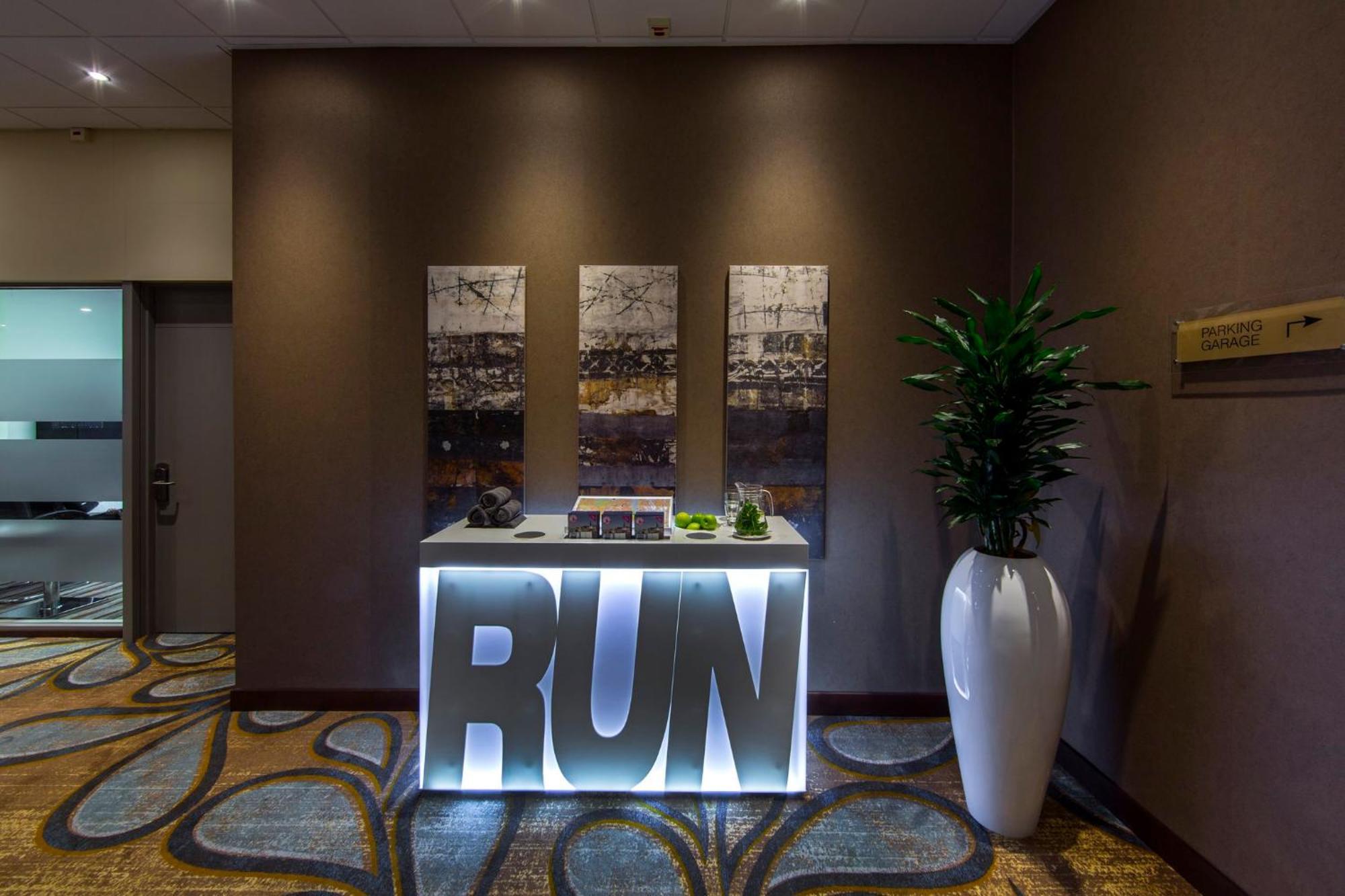 Crowne Plaza Maastricht By Ihg Hotel Bagian luar foto